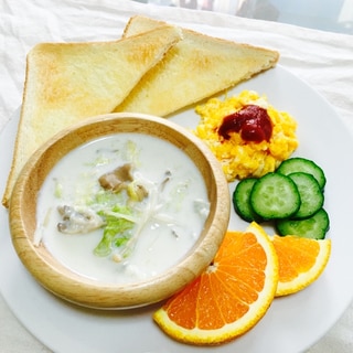 白菜ミルクスープとスクランブルエッグ朝ごはん♡